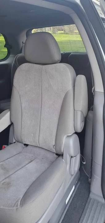 2014 Kia Carnival - Image 10 of 20
