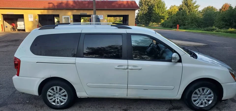 2014 Kia Carnival - Image 20 of 20