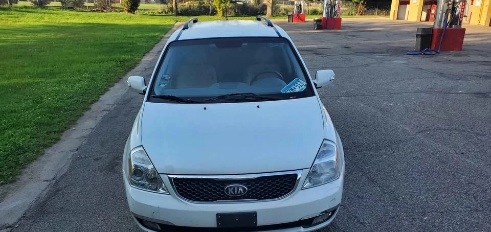 2014 Kia Carnival - Image 18 of 20