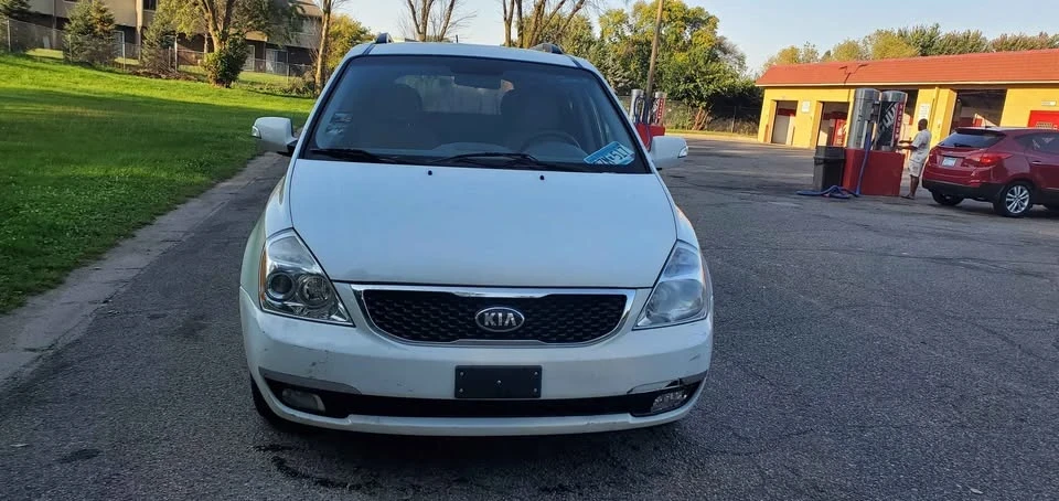 2014 Kia Carnival - Image 6 of 20
