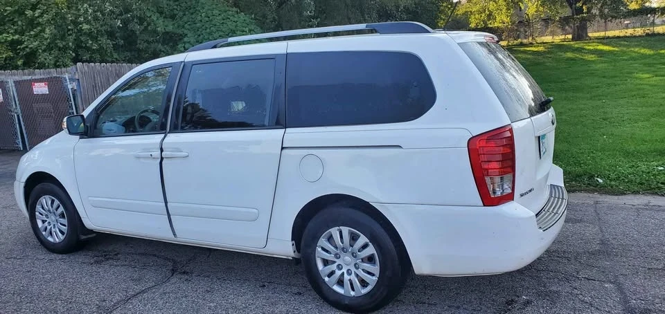 2014 Kia Carnival - Image 8 of 20