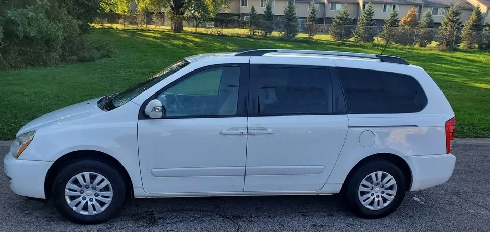 2014 Kia Carnival - Image 18 of 20