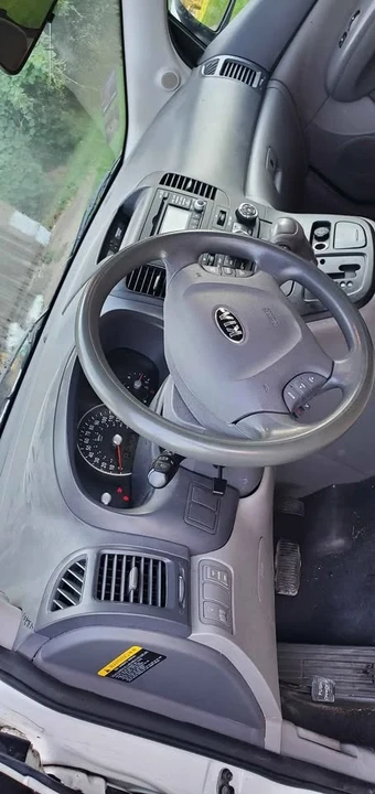 2014 Kia Carnival - Image 13 of 20