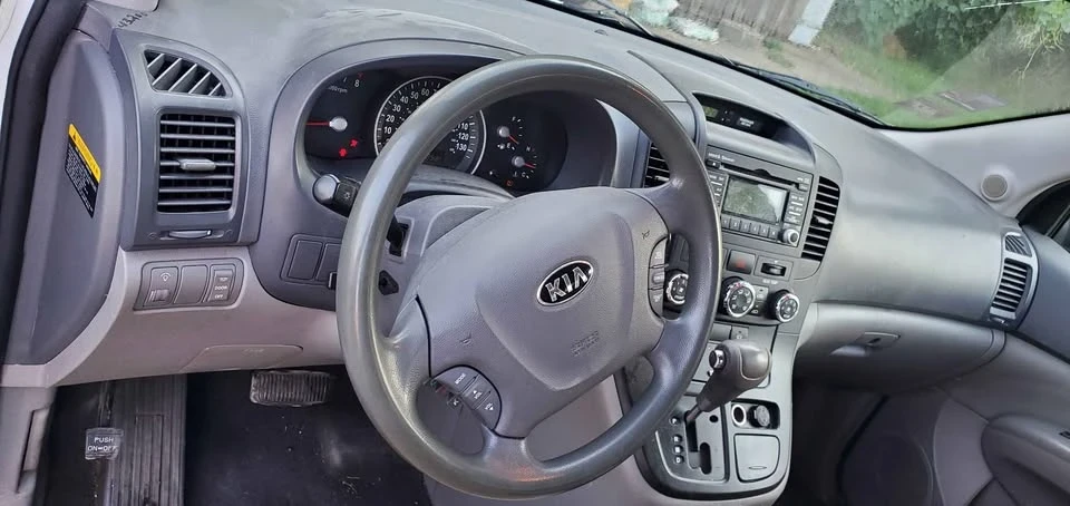 2014 Kia Carnival - Image 16 of 20