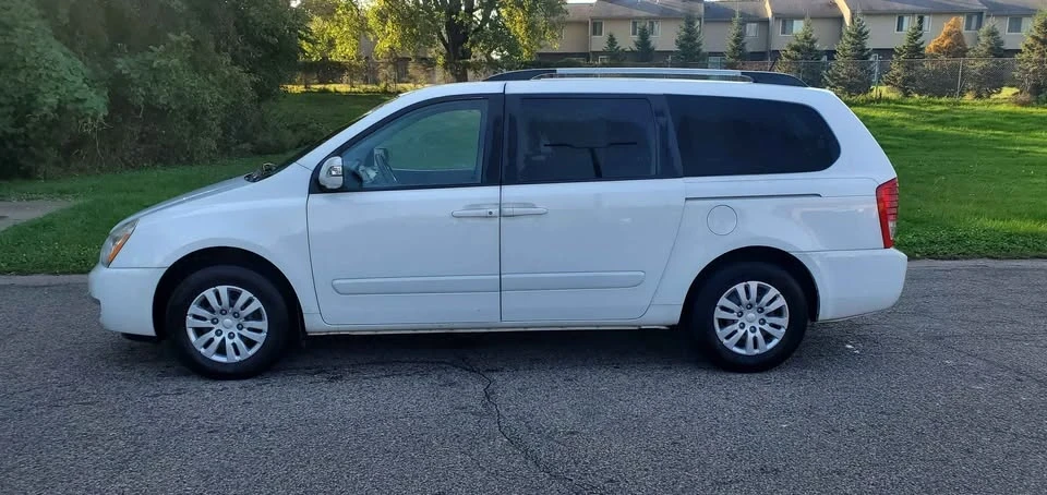 2014 Kia Carnival - Image 4 of 20