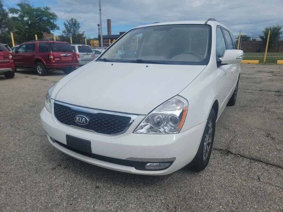 2014 Kia Carnival - Image 9 of 13