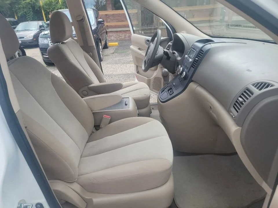 2014 Kia Carnival - Image 12 of 13