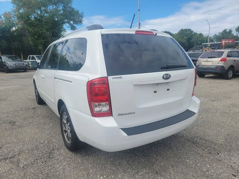2014 Kia Carnival - Image 2 of 13