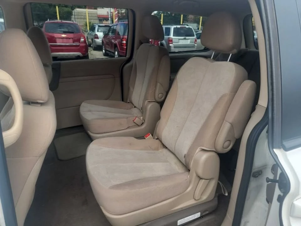 2014 Kia Carnival - Image 8 of 13