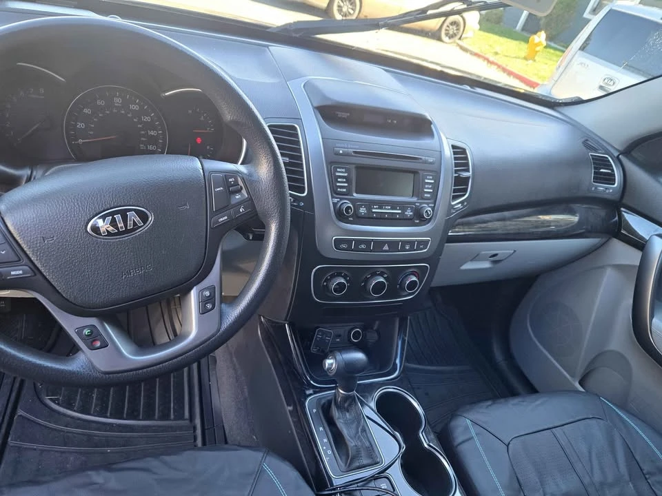 2014 Kia Sorento - Image 5 of 9