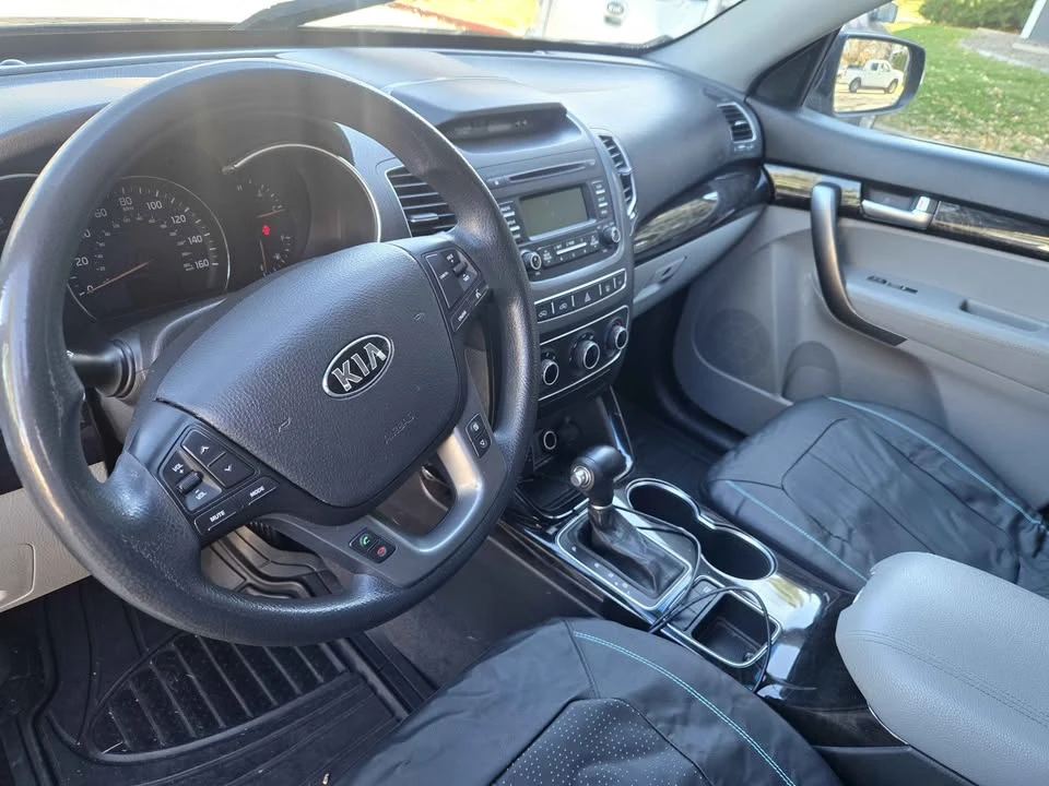 2014 Kia Sorento - Image 8 of 9