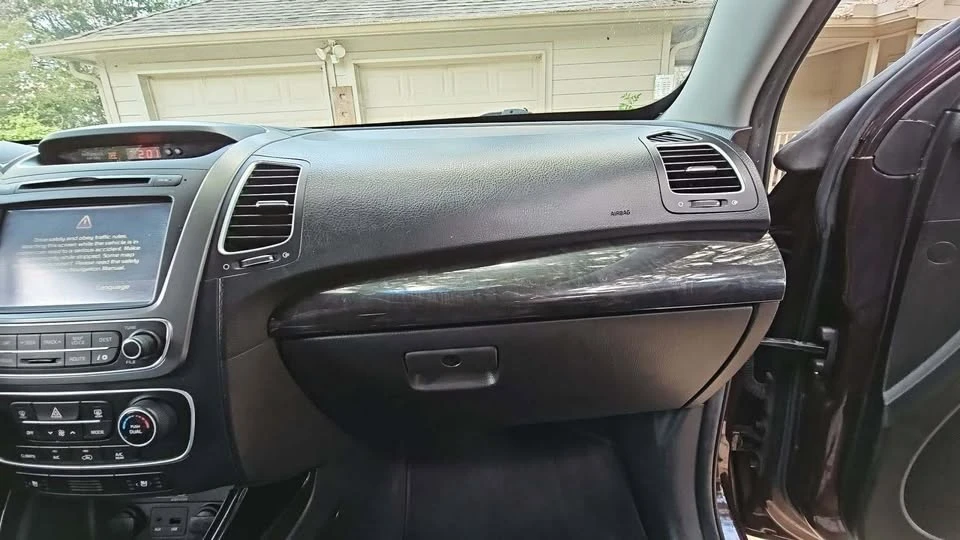 2014 Kia Sorento - Image 8 of 11