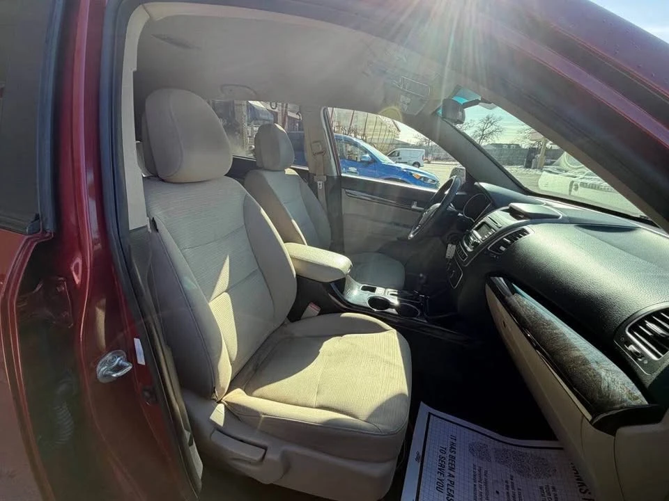 2014 Kia Sorento - Image 11 of 16