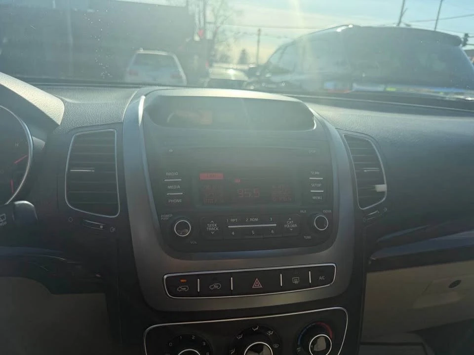 2014 Kia Sorento - Image 10 of 16