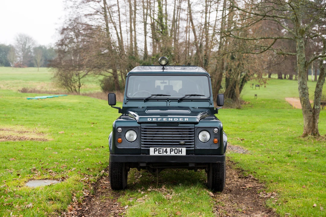 2014 Land Rover Defender 110 - Image 5 of 31