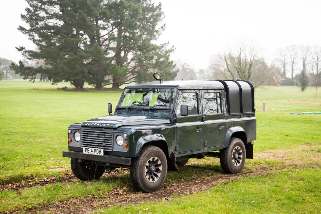 2014 Land Rover Defender 110 - Image 3 of 31