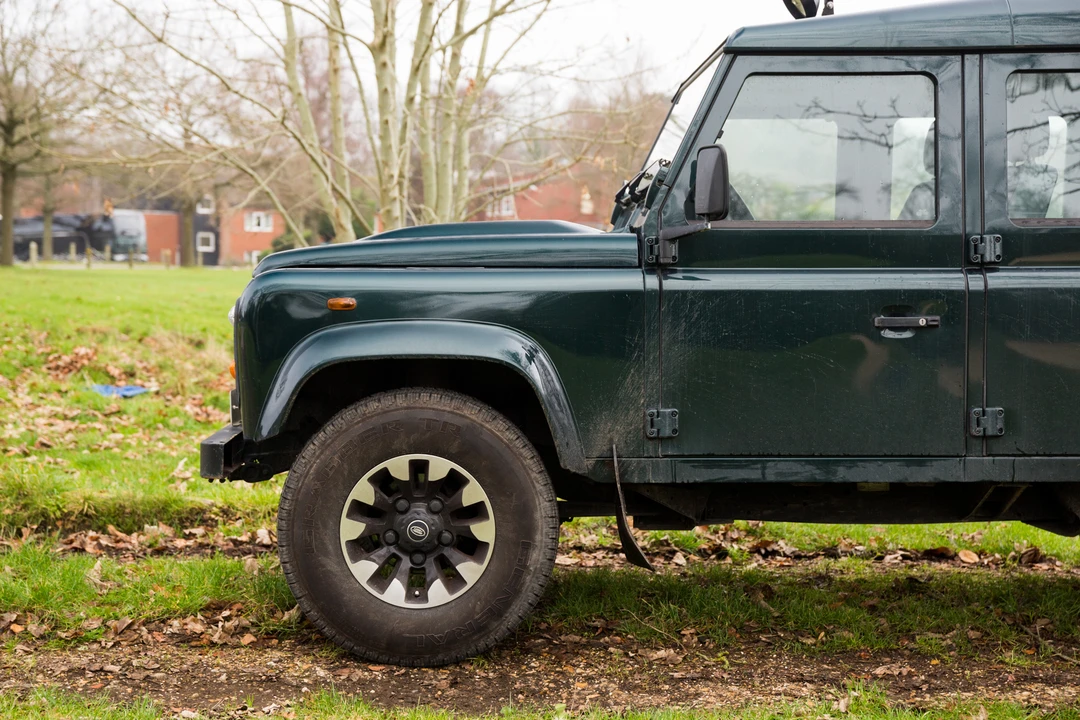 2014 Land Rover Defender 110 - Image 18 of 31