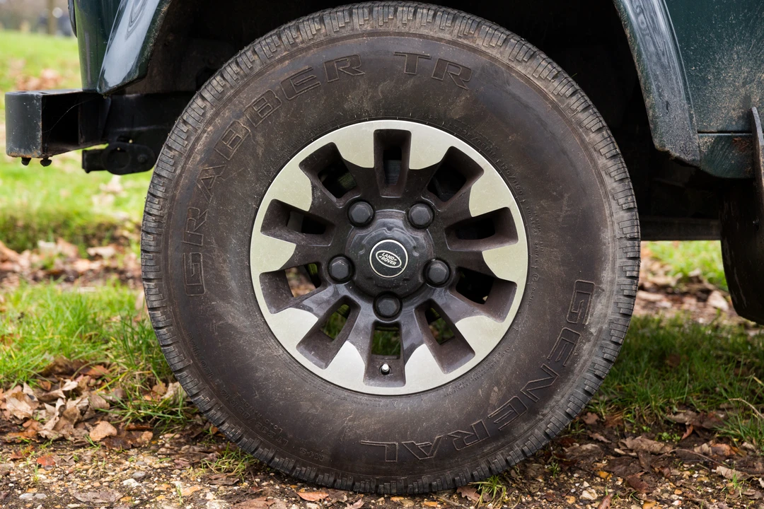 2014 Land Rover Defender 110 - Image 19 of 31