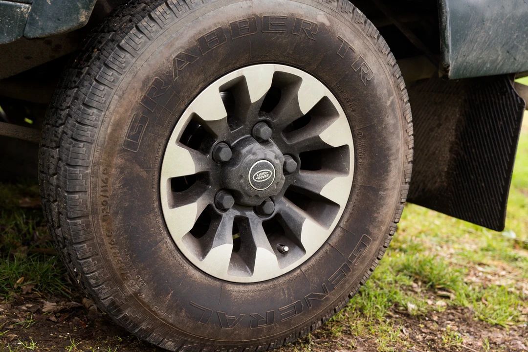 2014 Land Rover Defender 110 - Image 23 of 31
