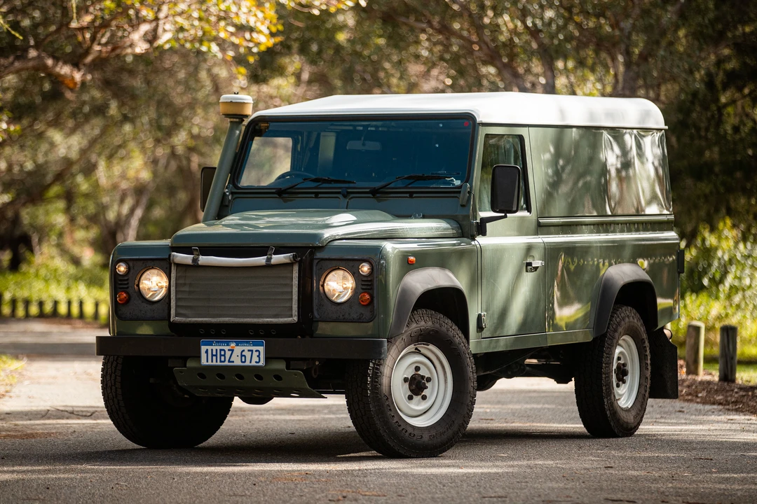 2014 Land Rover Defender 110 - Image 14 of 31