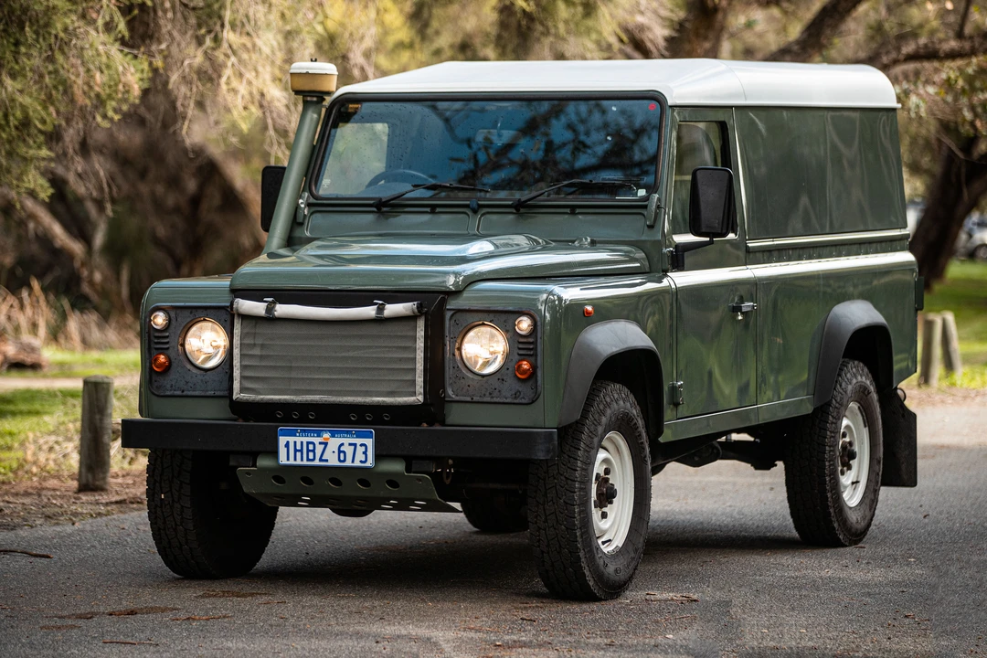 2014 Land Rover Defender 110 - Image 4 of 31