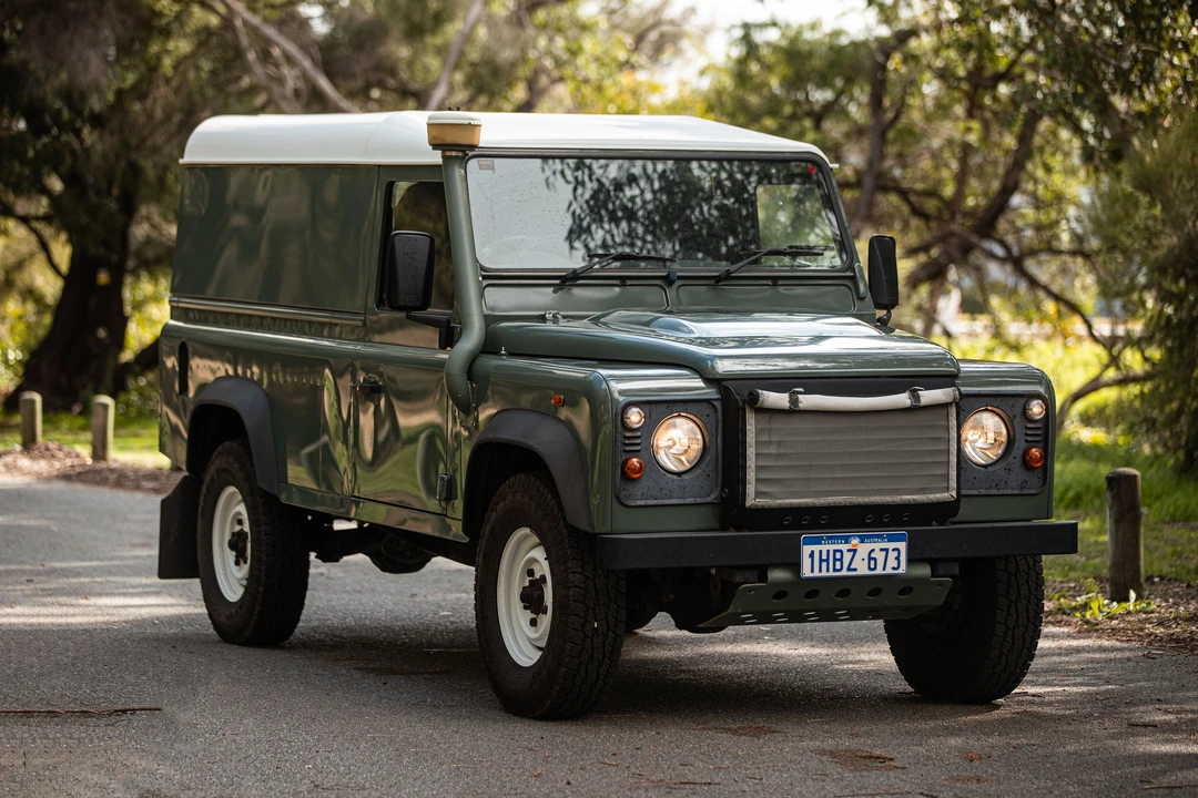 2014 Land Rover Defender 110 - Image 10 of 31