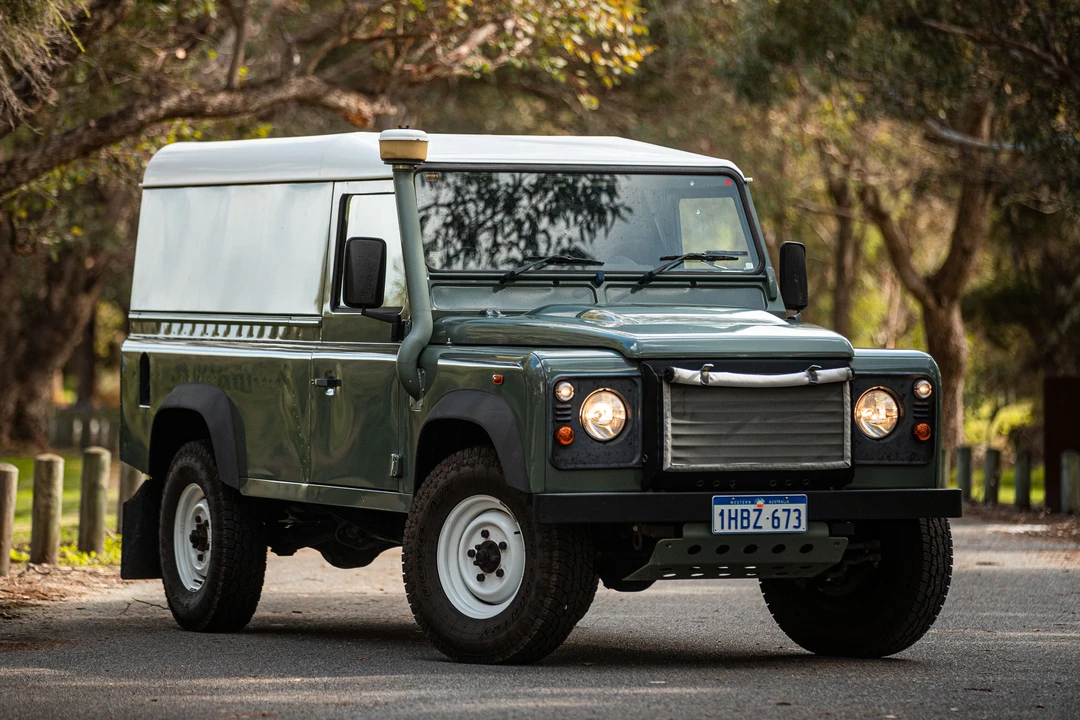 2014 Land Rover Defender 110 - Image 15 of 31