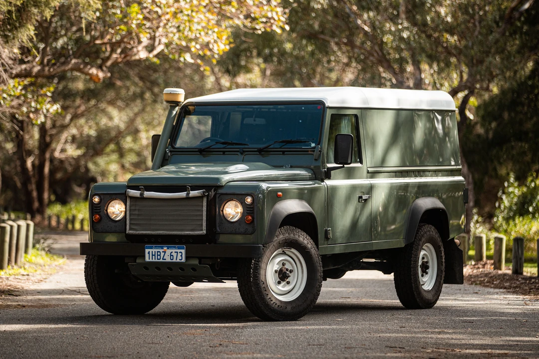 2014 Land Rover Defender 110 - Image 17 of 31