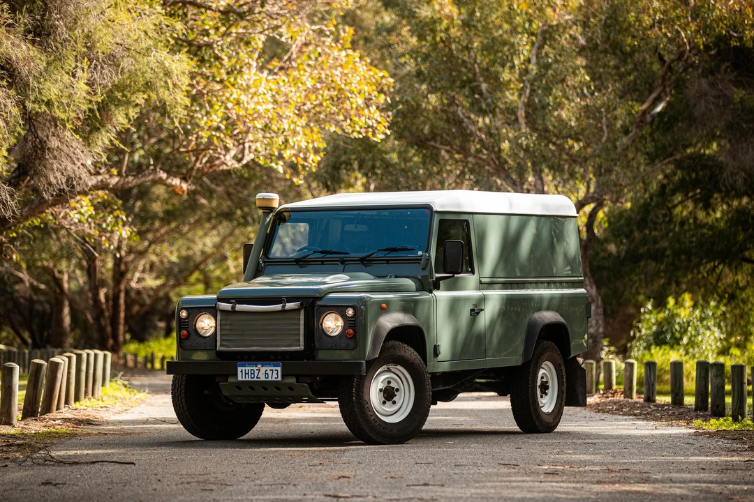 2014 Land Rover Defender 110 - Image 18 of 31