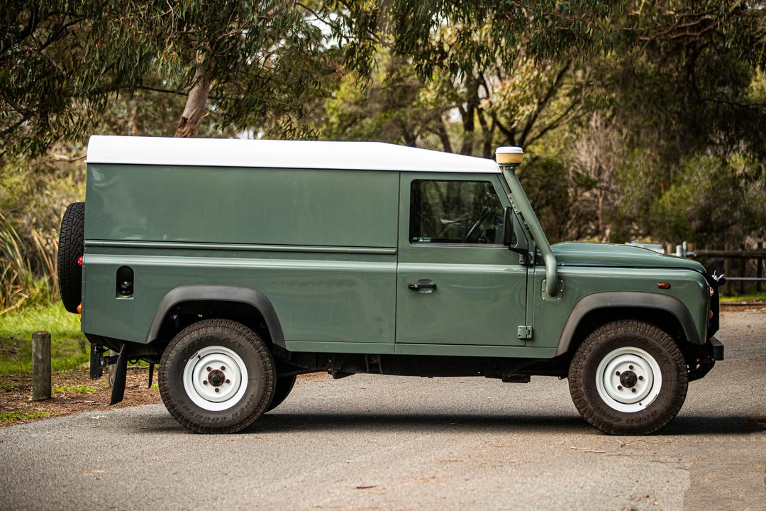 2014 Land Rover Defender 110 - Image 9 of 31
