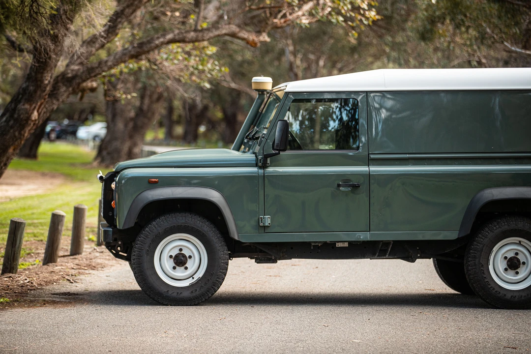 2014 Land Rover Defender 110 - Image 12 of 31