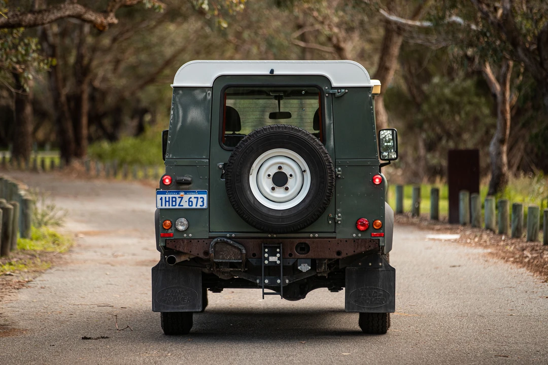 2014 Land Rover Defender 110 - Image 7 of 31