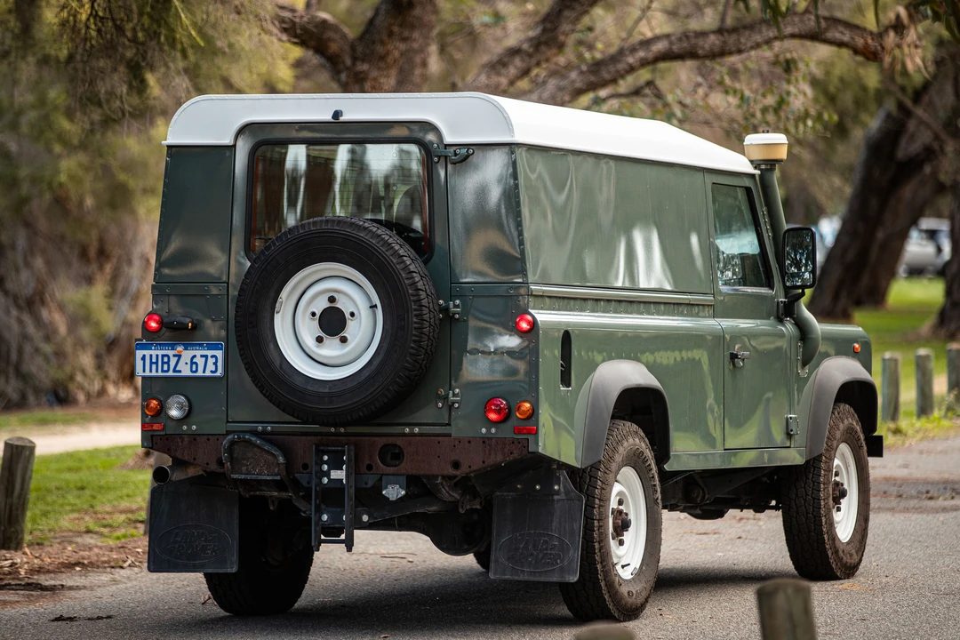 2014 Land Rover Defender 110 - Image 8 of 31