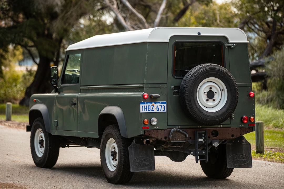 2014 Land Rover Defender 110 - Image 6 of 31