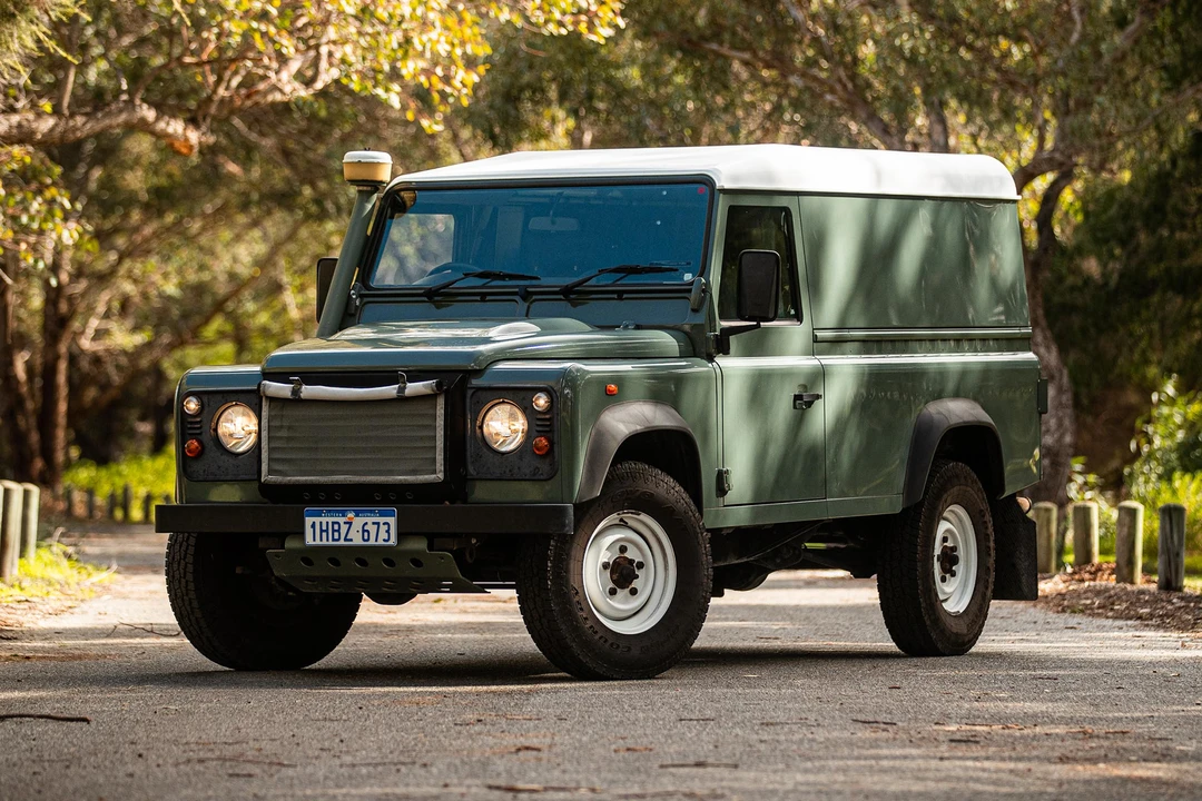 2014 Land Rover Defender 110 - Image 2 of 31