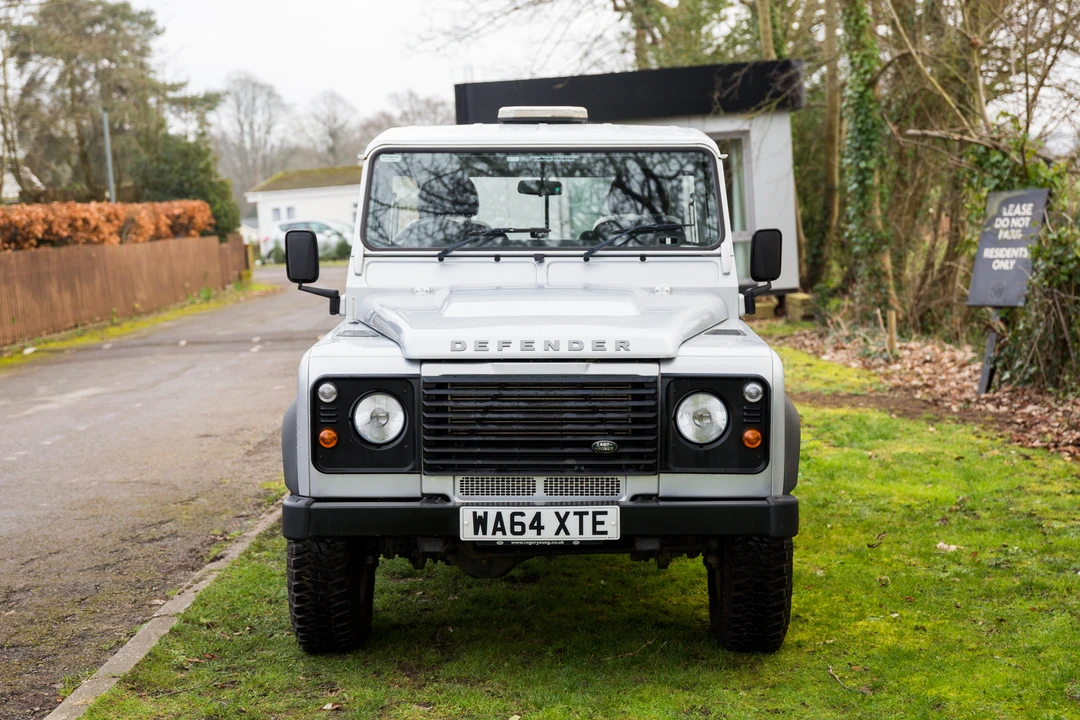 2014 Land Rover Defender 110 - Image 5 of 31
