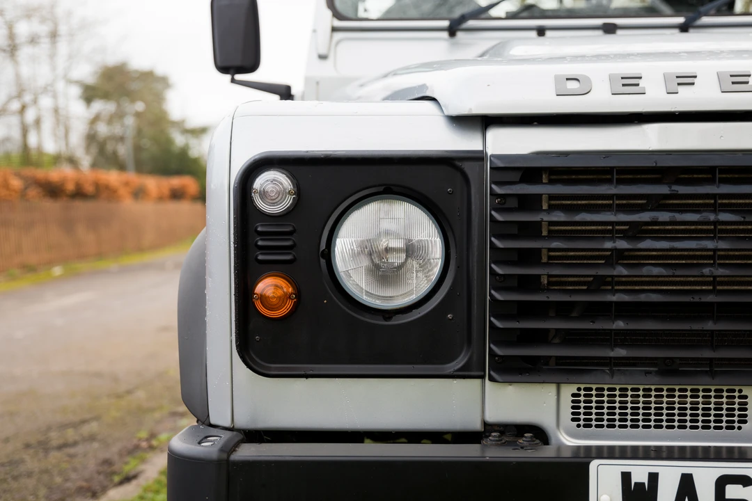 2014 Land Rover Defender 110 - Image 16 of 31