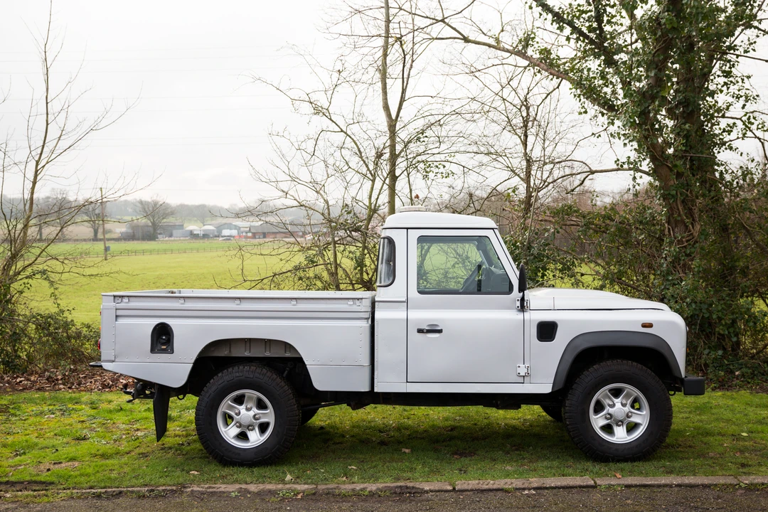 2014 Land Rover Defender 110 - Image 13 of 31