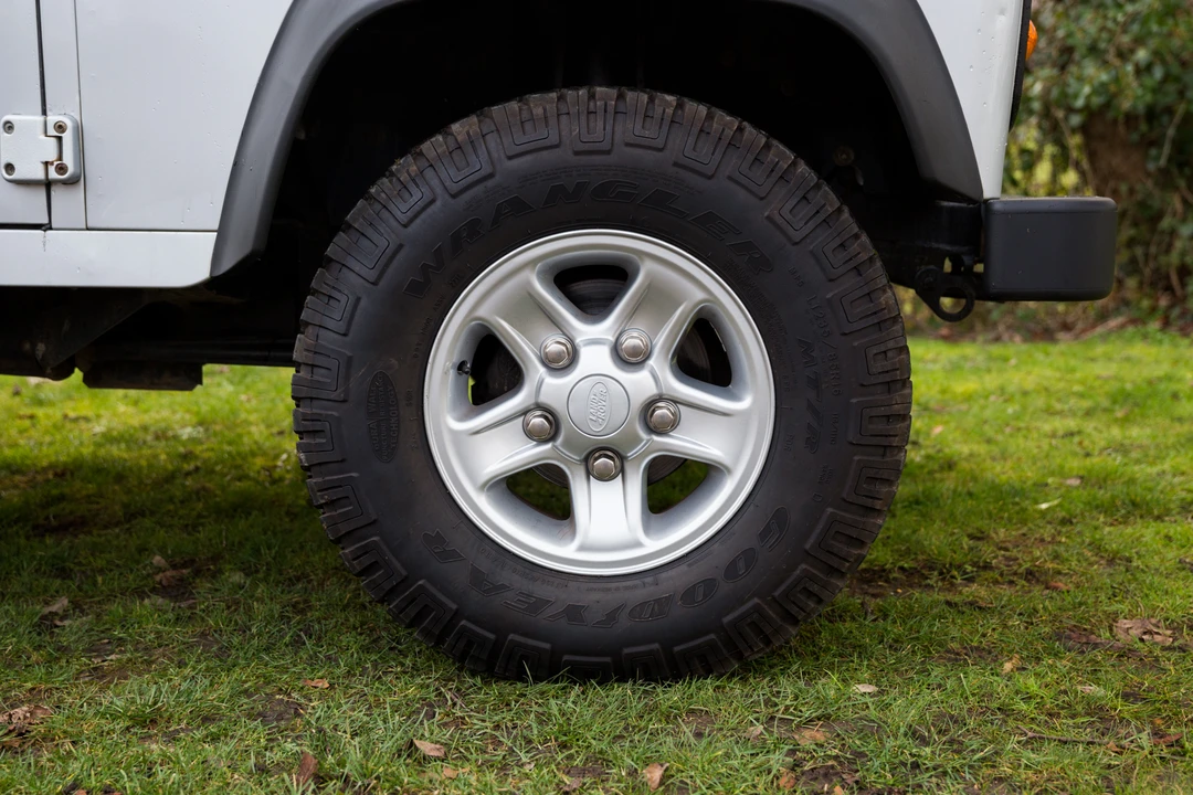 2014 Land Rover Defender 110 - Image 30 of 31