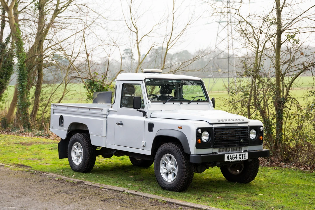2014 Land Rover Defender 110 - Image 3 of 31