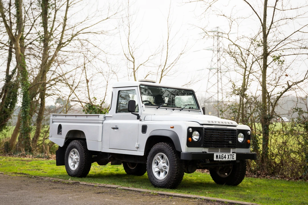 2014 Land Rover Defender 110 - Image 4 of 31