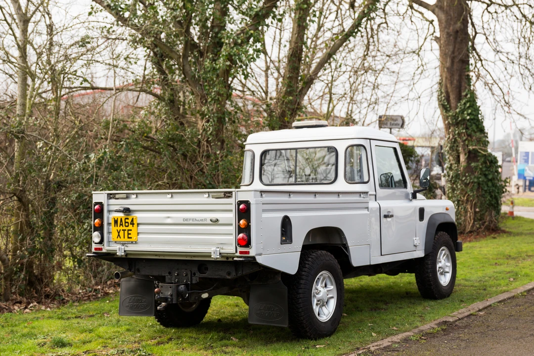 2014 Land Rover Defender 110 - Image 11 of 31