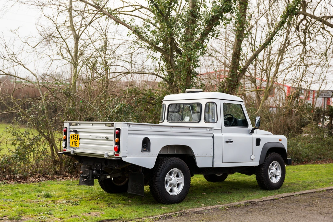 2014 Land Rover Defender 110 - Image 12 of 31