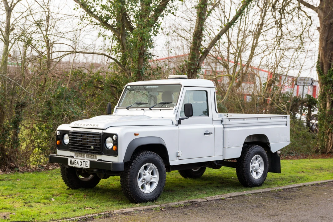 2014 Land Rover Defender 110 - Image 6 of 31