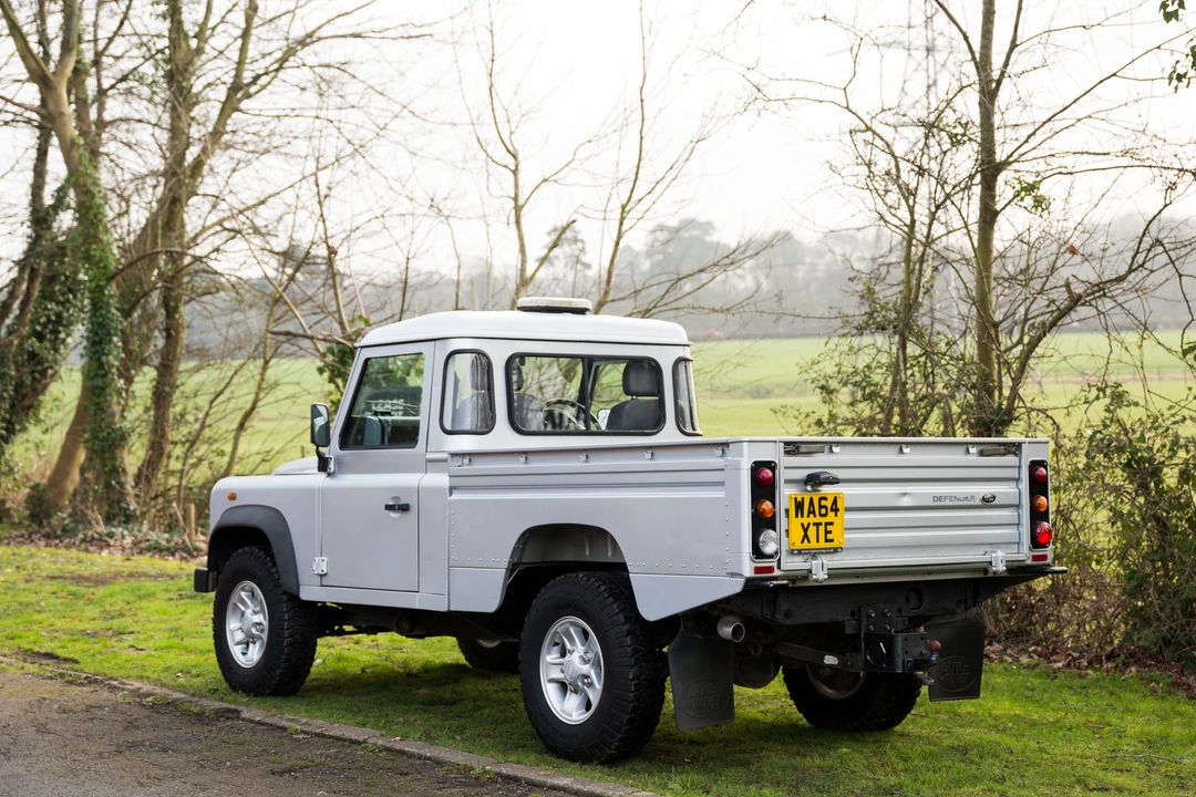 2014 Land Rover Defender 110 - Image 8 of 31