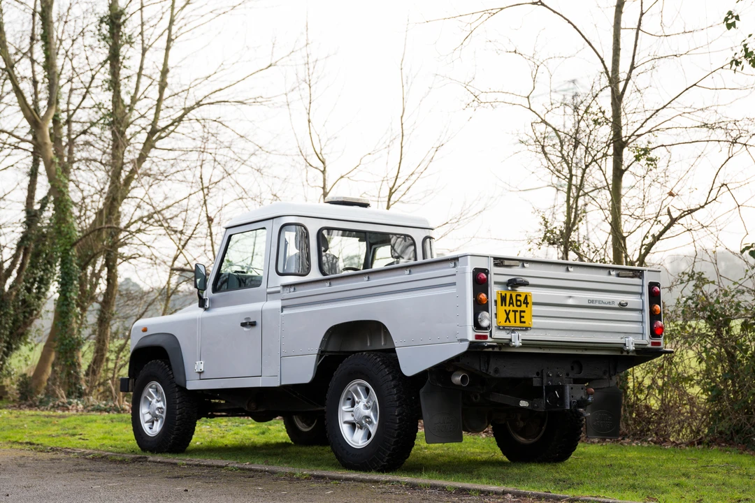 2014 Land Rover Defender 110 - Image 9 of 31
