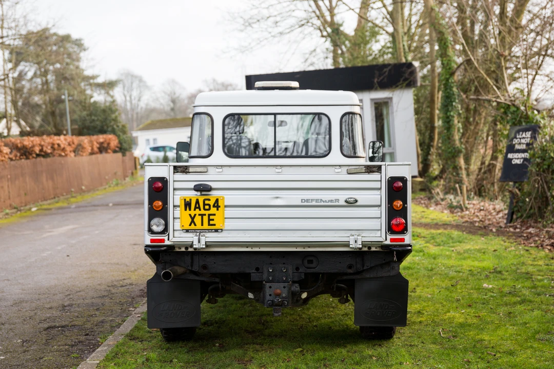 2014 Land Rover Defender 110 - Image 10 of 31