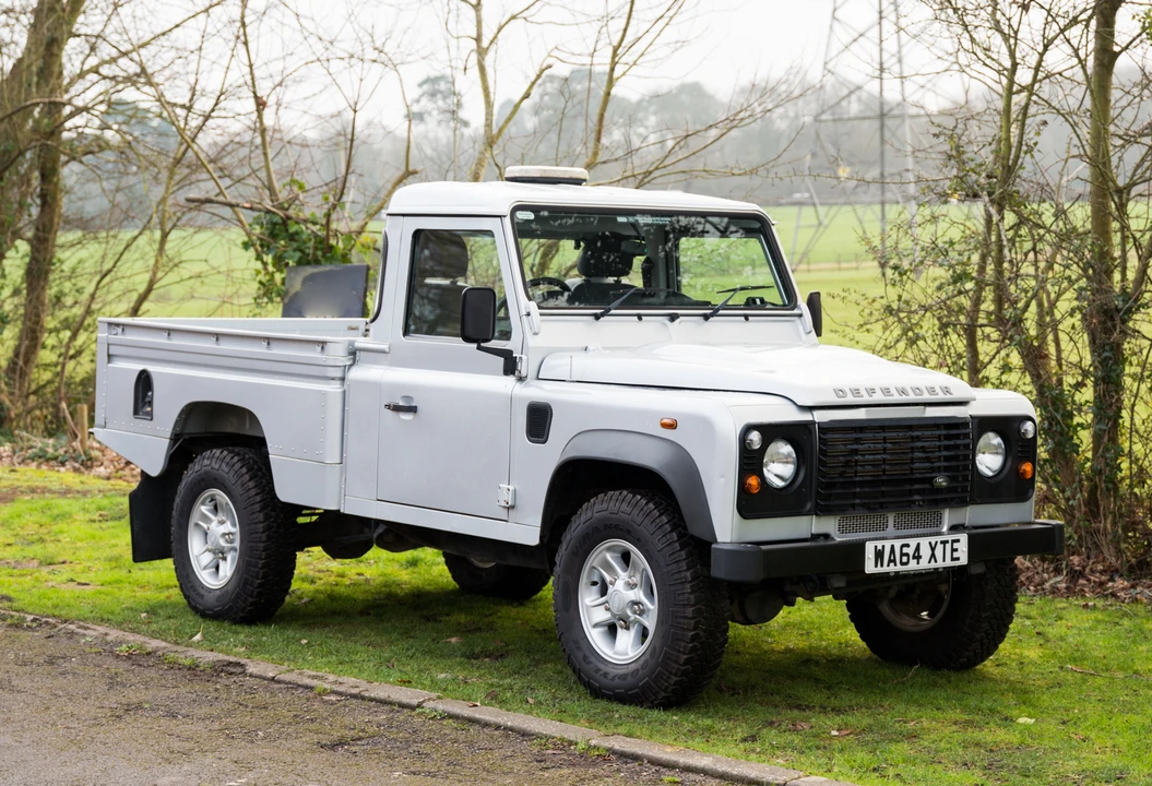 2014 Land Rover Defender 110 - Image 2 of 31