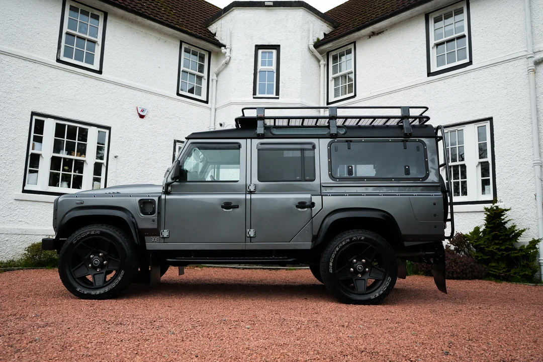 2014 Land Rover Defender 110 - Image 5 of 31