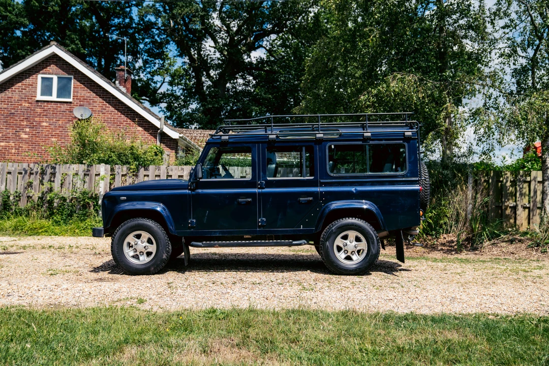2014 Land Rover Defender 110 - Image 5 of 31
